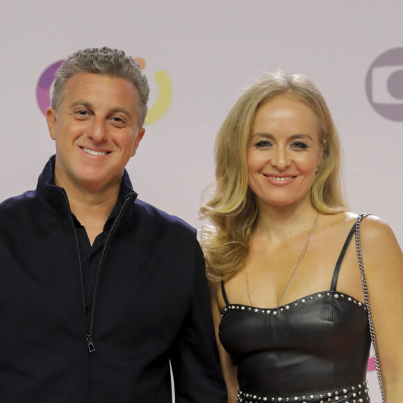 Marido de Angélica, Luciano Huck teve seu cabelo cortado pela apresentadora durante o período de isolamento social