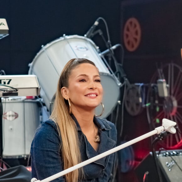 Filha de Claudia Leitte prova brocólis após comer chocolate. Veja reação em vídeo!