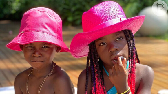 Giovanna Ewbank posta foto dos filhos Títi e Bless com chapéus combinando neste domingo, dia 06 de setembro de 2020