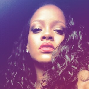 Rihanna está progredindo na recuperação de acidente: 'Ela está se curando rapidamente'