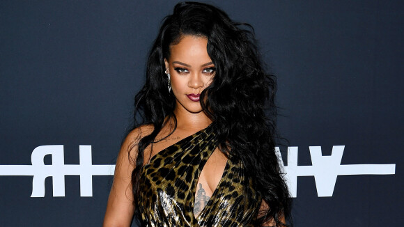 Flagra de Rihanna com hematoma no rosto preocupa: 'Capotou de scooter elétrica'