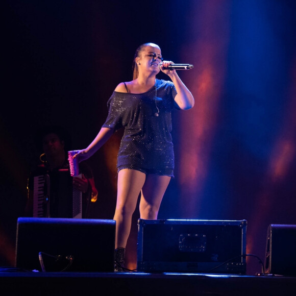 Maiara e Maraisa se apresentam em show drive-in no estádio Mané Garrincha, em Brasília