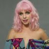 Bruna Linzmeyer deixou a peruca de lado e pintou os cabelos de rosa para interpretar a professora Juliana na novela 'Meu Pedacinho de Chão'