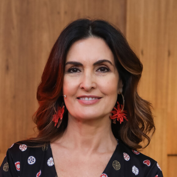 Fátima Bernardes foi às lágrimas com a homenagem que recebeu de um dos trigêmeos