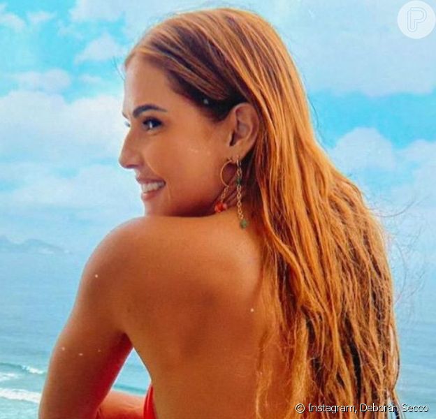 De Biquíni Deborah Secco Deixa Bumbum Em Evidência Em Look Foto Purepeople