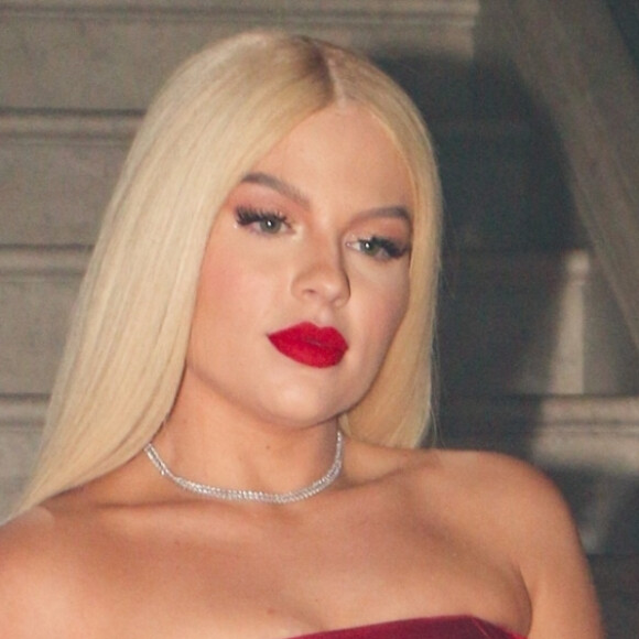 Luísa Sonza usa salto alto com cristais e cria looks versáteis com sandália