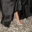 Luísa Sonza usa sandália com cristais feita à mão