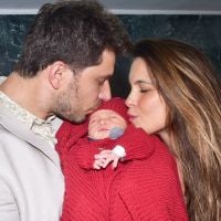Kamilla Salgado e Eliéser beijam filho recém-nascido ao deixarem maternidade. Fotos!