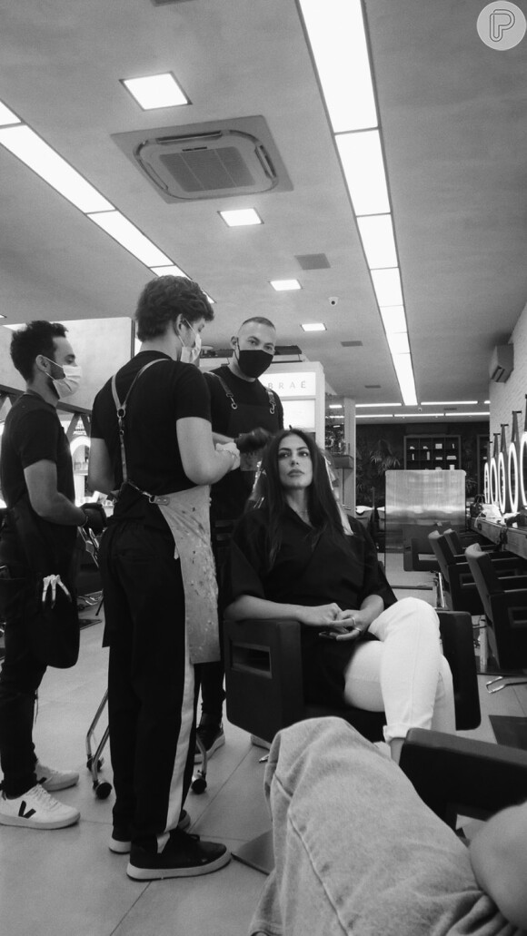 Mari Gonzalez exibe bastidores de salão de beleza durante mudança no cabelo
