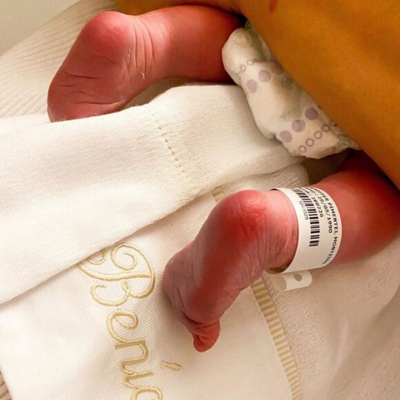 Anitta exibe foto dos pezinhos do sobrinho, Benício, no Instagram