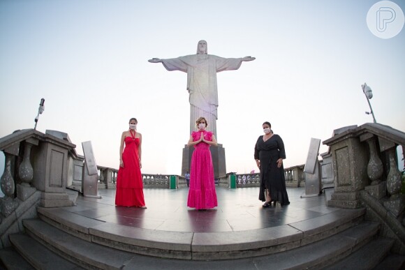 Ana Furtado e mais famosas participam de evento no Cristo Redentor pelo Outubro Rosa