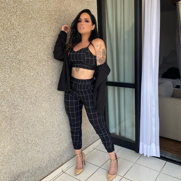 Perlla aconselha fãs: 'Não desistam do amor, nunca deixe que nada e nem ninguém venha te fazer acreditar que você não pode ser feliz, que você não pode recomeçar, que você não pode sonhar'