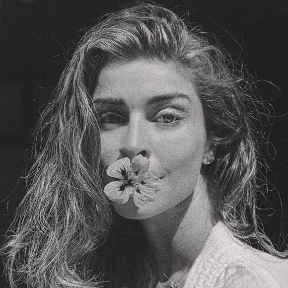 Foto de Grazi Massafera estampada em camiseta de Caio Castro é de abril de 2020