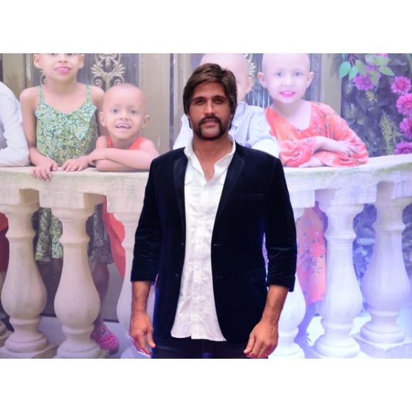 Léo Chaves assumiu namoro com Carolina Figueira em agosto; casal engatou compromisso em junho de 2020