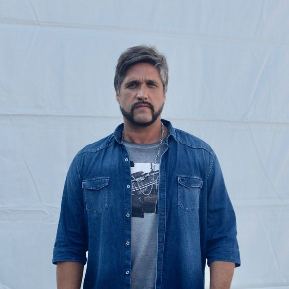 Léo Chaves estava solteiro há um ano após fim do casamento com Tatianna Sbrana 