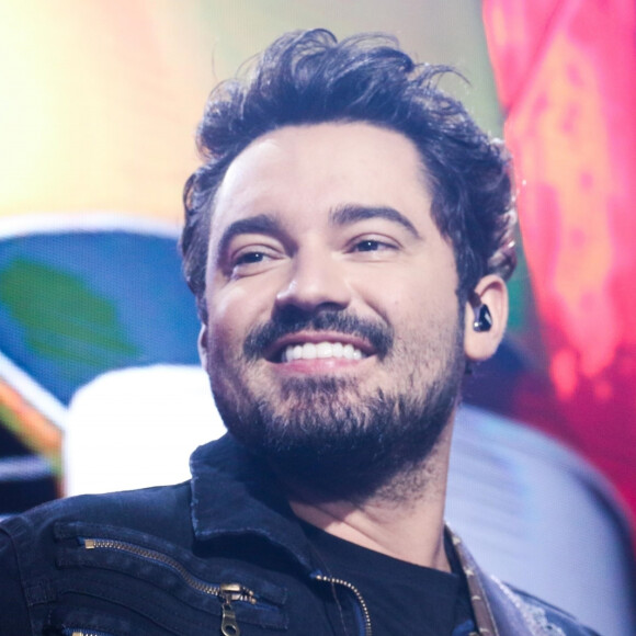 Fernando Zor brinca com Zé Neto em pescaria: 'Não vai ficar de sunga'