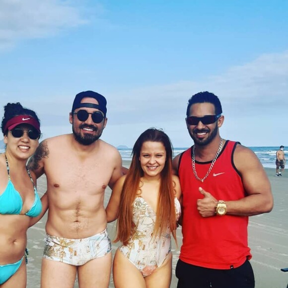 Maiara e namorado, Fernando Zor, combinam look moda praia