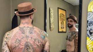 Mais uma! Felipe Titto faz nova tatuagem nas costas: 'Moldura para Nossa Senhora'. Veja
