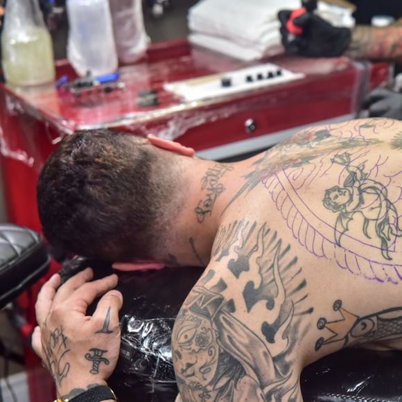 Felipe Titto acrescentou mais uma tatuagem ao seu corpo