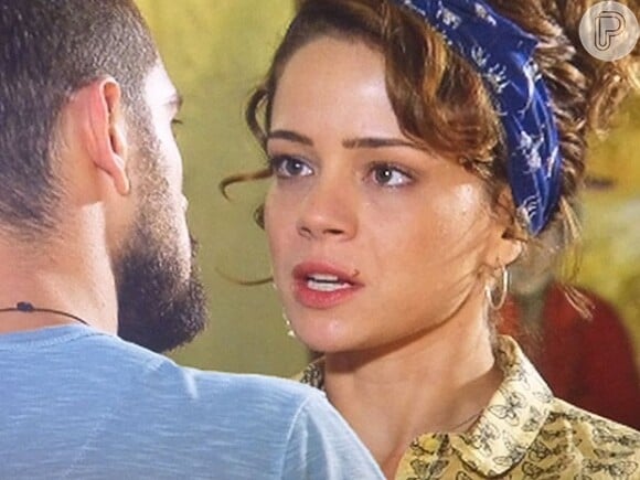 Cristina (Leandra Leal) fica com raiva ao ver Maria Clara (Andreia Horta) e Vicente (Rafael Cardoso) juntos