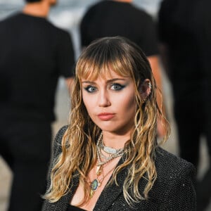 'The Climb', de Miley Cyrus, foi a aposta de Nat ao subir no palco no 1 º dia de Audições às Cegas do 'The Voice Brasil'