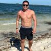 Wesley Safadão posta foto sem camisa e corpo chama atenção de famosos