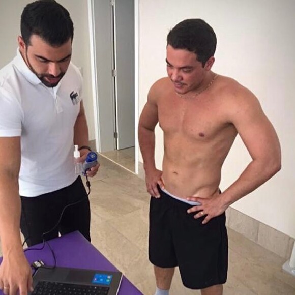 Wesley Safadão ganha elogios por corpo em forma