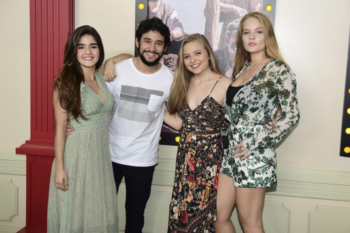 Foto: Júlia Maggessi ao lado de Maitê Padilha, Rafael Gevú e Valentina ...
