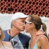 Fernanda Venturini recebeu o ex-marido, Bernardinho, em festa na praia pelos seus 50 anos. Ex-jogadora revelou que ainda divide a casa com o técnico