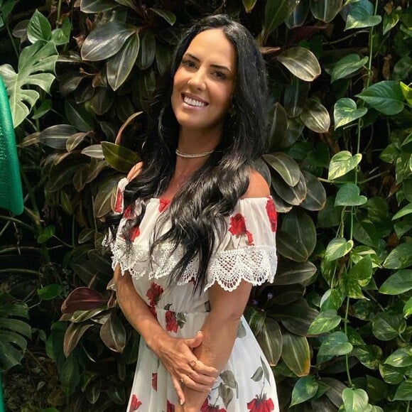 Zilu Camargo aposta em vestido decotado para o Réveillon e deixa