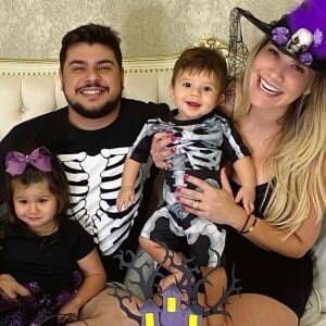 Halloween foi o tema escolhido para a festinha de 8 meses de Cristiano Junior, filho de Cristiano e Paula Vaccari