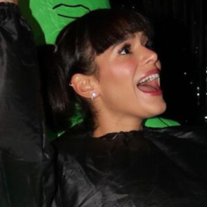Bruna Marquezine usa fantasia inusitada em festa de Halloween, em 31 de outubro de 2020
