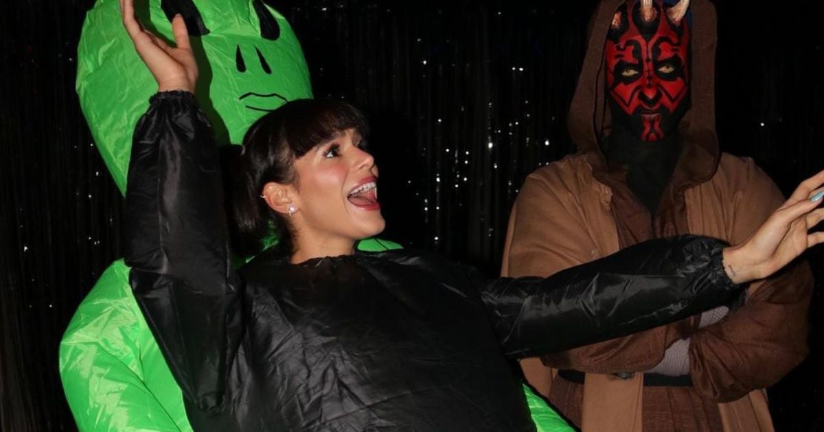 A fantasia de Bruna Marquezine na festa de Halloween chama a atenção na foto.  Vejo!