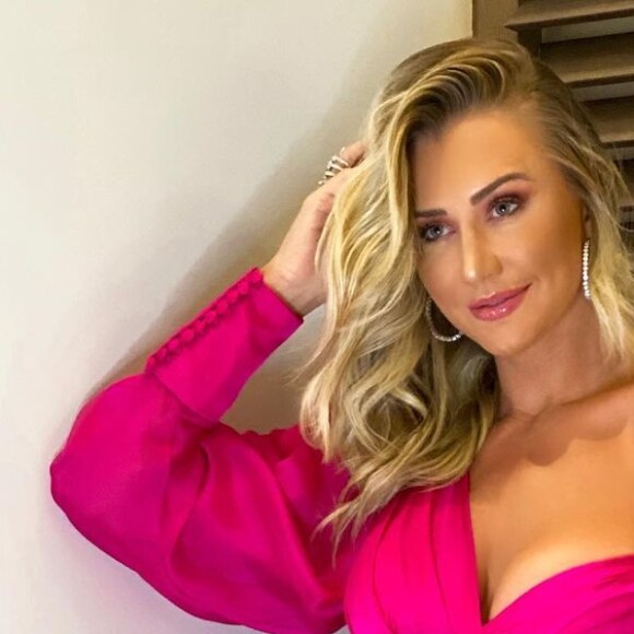 Ana Paula Siebert se manifestou após ver crítica de internauta sobre maternidade