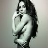 Thaila Ayala fica de topless e mostra barriga saradíssima em foto publicada no Instagram