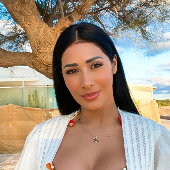 Simaria recebe elogios por beleza em foto
