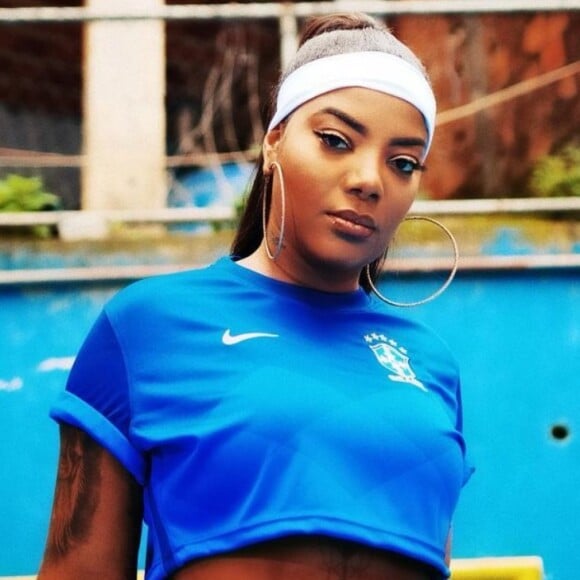 Ludmilla apresentou a capa do single 'Rainha da Favela' para o público