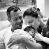Malvino Salvador se mostrou encantado com a caçulinha, Ayra, de um mês e meio: 'É um bebê lindo'