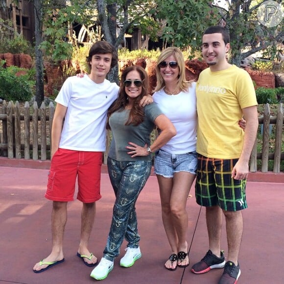 Susana Vieira se diverte com seus familiares na Disney durante gravação do 'Mais Você' especial de 15 anos