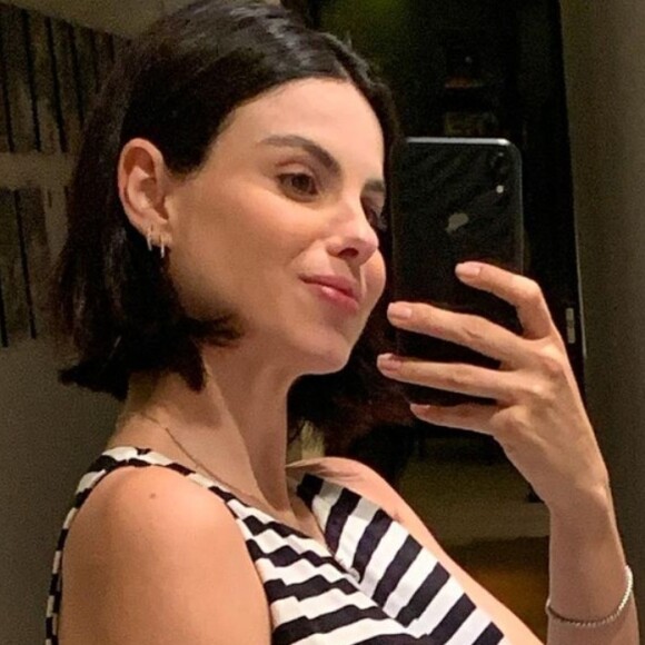 Sthefany Brito rejeita comparações de corpo pós-parto e mostra foto: 'Barriga não voltou'