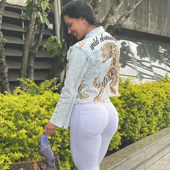 Graciele Lacerda mostrou seu aerolook e seu bumbum roubou a cena