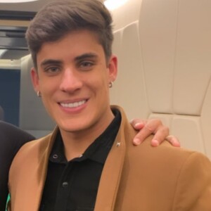 Ex-padrasto de Neymar exibe foto com Nadine Gonçalves