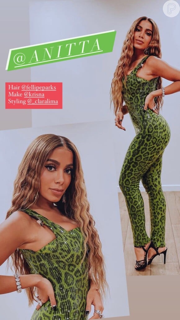 Anitta investiu em look leopard print com fundo verde para evento