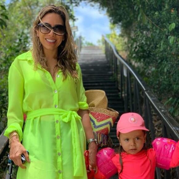 Patricia Abravanel não dispensa os programas com a filha, Jane, de 2 anos