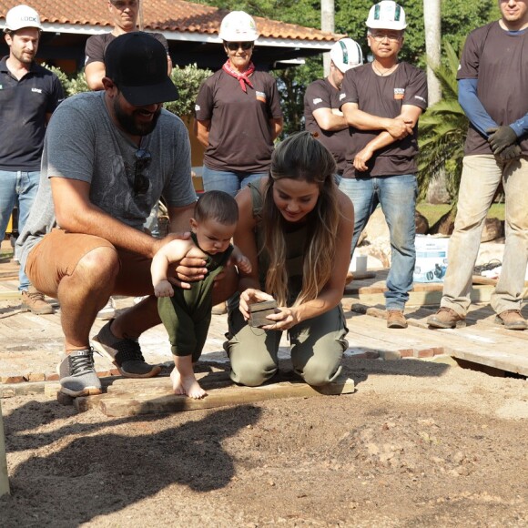 Uma árvore foi colocada por cima de onde foi plantado o umbigo do filho de Biah Rodrigues e Sorocaba