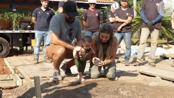 Biah Rodrigues e Sorocaba plantaram o umbigo do filho, Theo, embaixo de uma árvore centenária