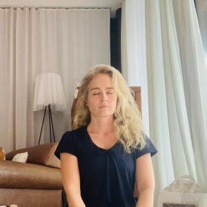 Angélica pratica atividades físicas e é adepta do ioga