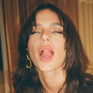Bruna Marquezine comemorou posto de embaixadora de shopping com foto de look grifado
