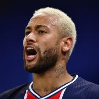 Histórico! Neymar repudia racismo em jogo e abandona partida com jogadores. Vídeo!