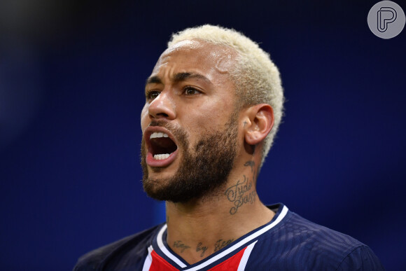 Neymar repudia racismo em jogo e abandona partida com companheiros do PSG